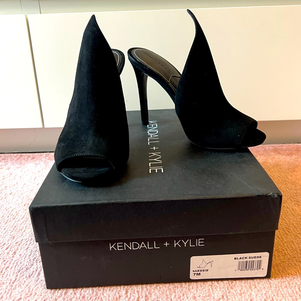 Kendall + Kylie Essie black suede peep toe heels